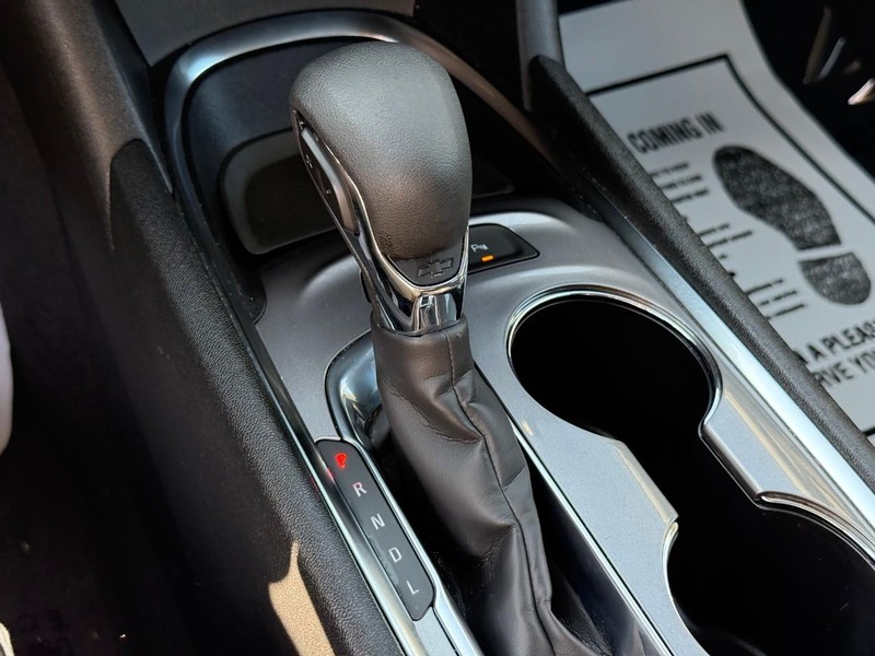 Chevrolet Malibu Vehicle Full-screen Gallery Image 22