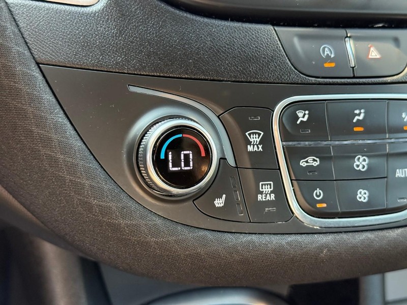 Chevrolet Malibu Vehicle Full-screen Gallery Image 23