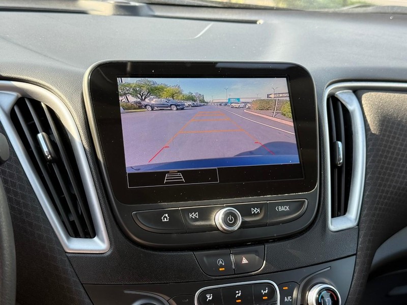 Chevrolet Malibu Vehicle Full-screen Gallery Image 24