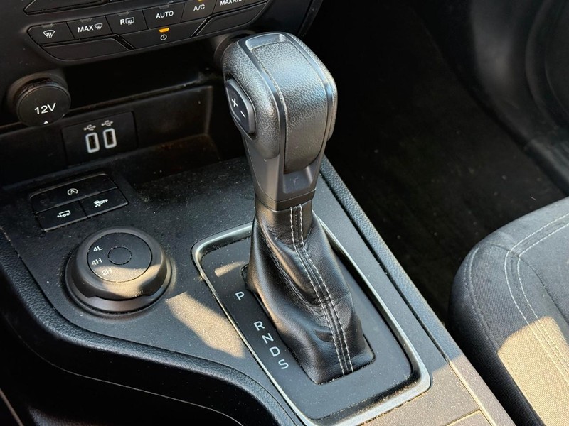 Ford Ranger Vehicle Full-screen Gallery Image 22