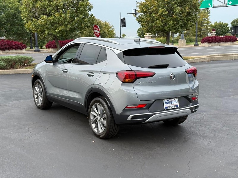 Buick Encore GX Vehicle Full-screen Gallery Image 3