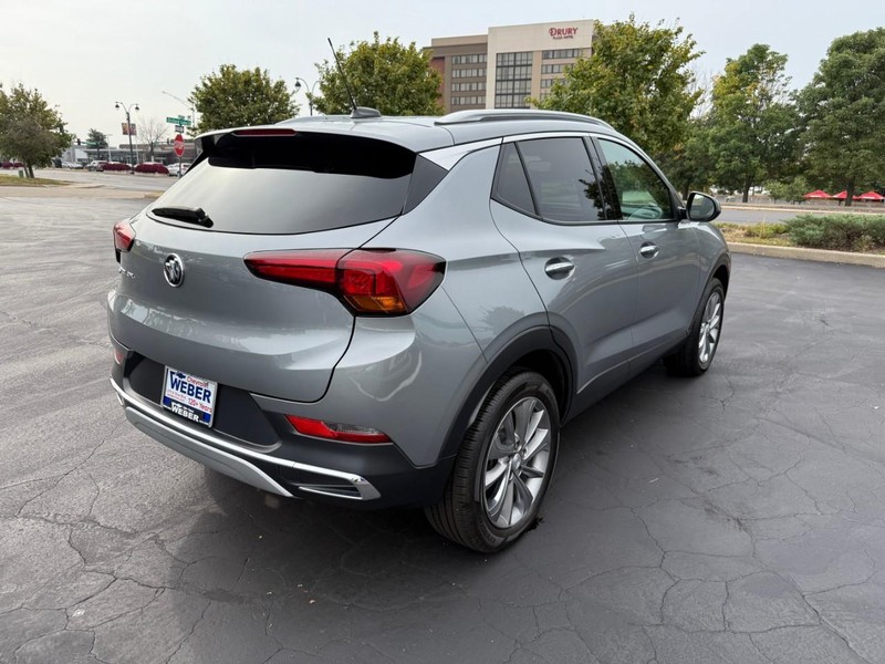 Buick Encore GX Vehicle Full-screen Gallery Image 8