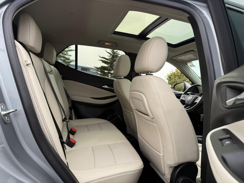 Buick Encore GX Vehicle Full-screen Gallery Image 11