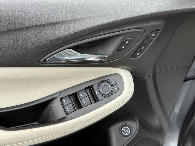 Buick Encore GX Vehicle Full-screen Gallery Image 17