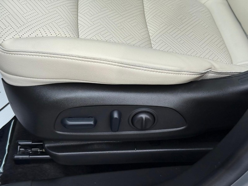 Buick Encore GX Vehicle Full-screen Gallery Image 19