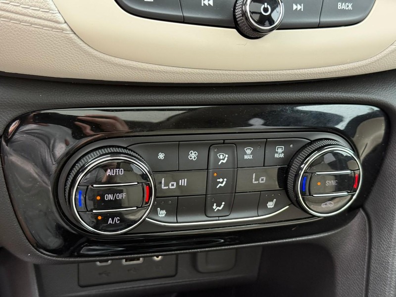 Buick Encore GX Vehicle Full-screen Gallery Image 23