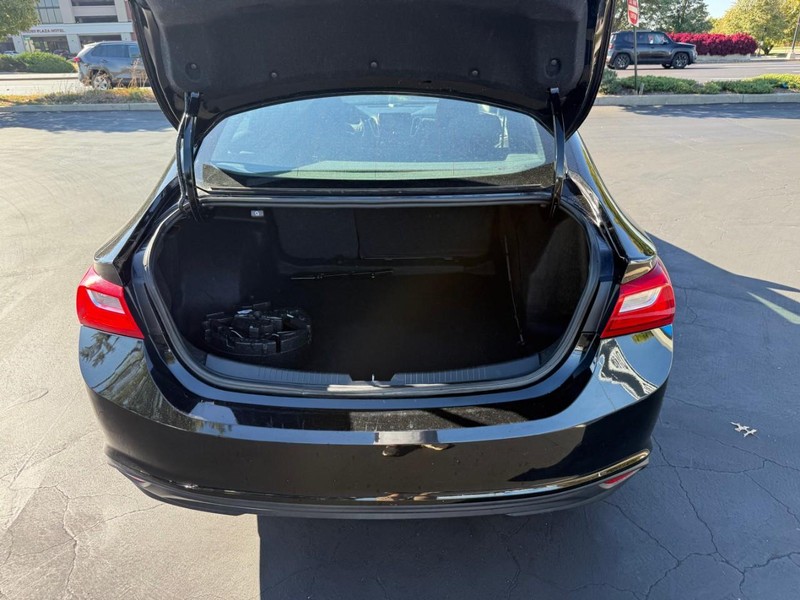Chevrolet Malibu Vehicle Full-screen Gallery Image 5