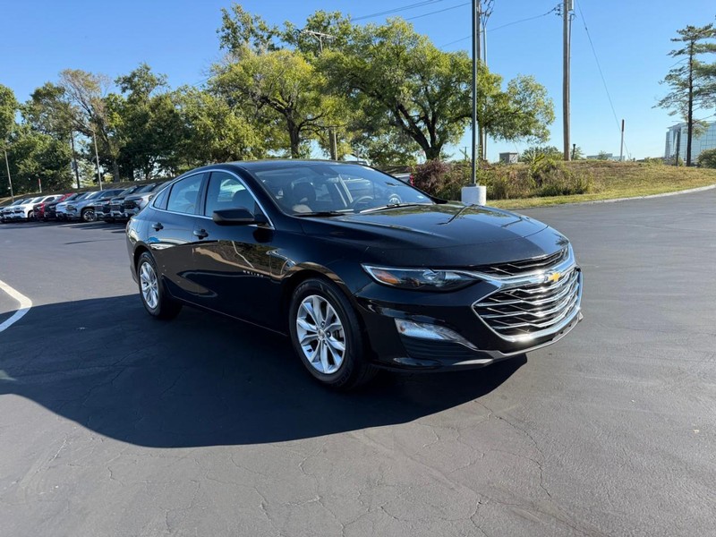 Chevrolet Malibu Vehicle Full-screen Gallery Image 8