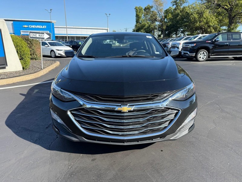 Chevrolet Malibu Vehicle Full-screen Gallery Image 9