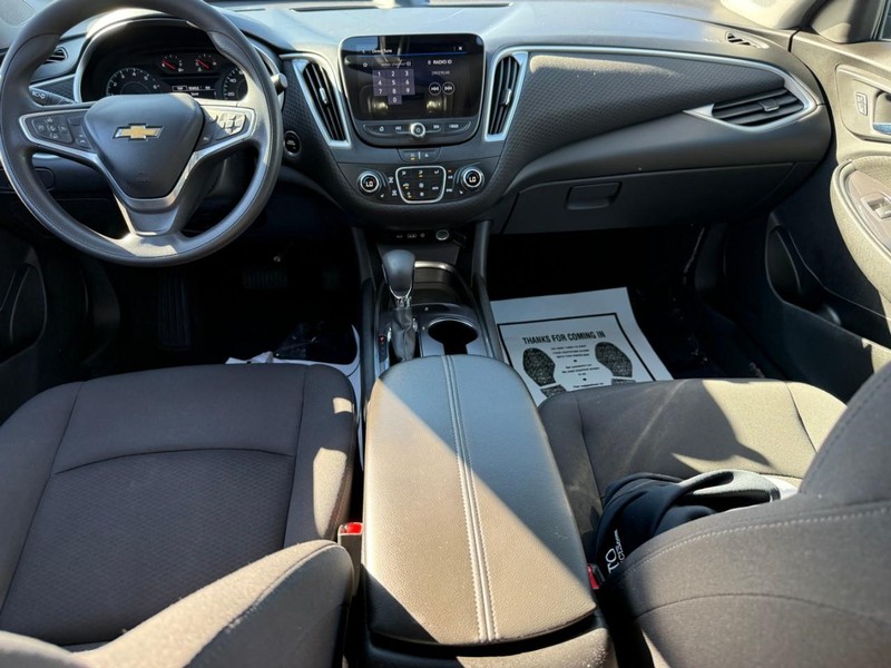 Chevrolet Malibu Vehicle Full-screen Gallery Image 11