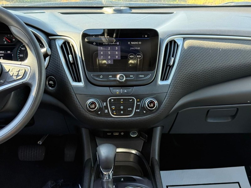 Chevrolet Malibu Vehicle Full-screen Gallery Image 13