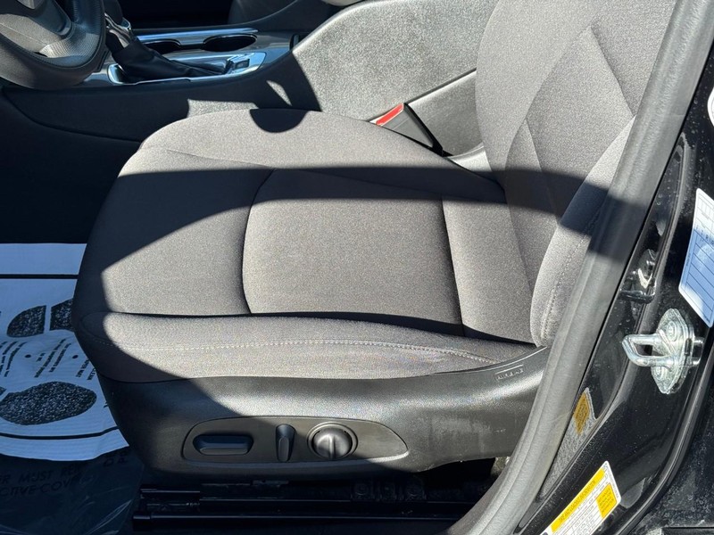 Chevrolet Malibu Vehicle Full-screen Gallery Image 16