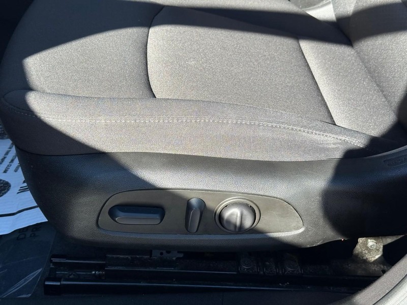 Chevrolet Malibu Vehicle Full-screen Gallery Image 17