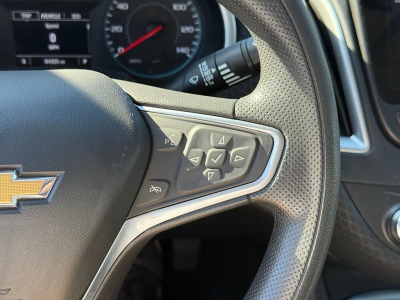 Chevrolet Malibu Vehicle Full-screen Gallery Image 19