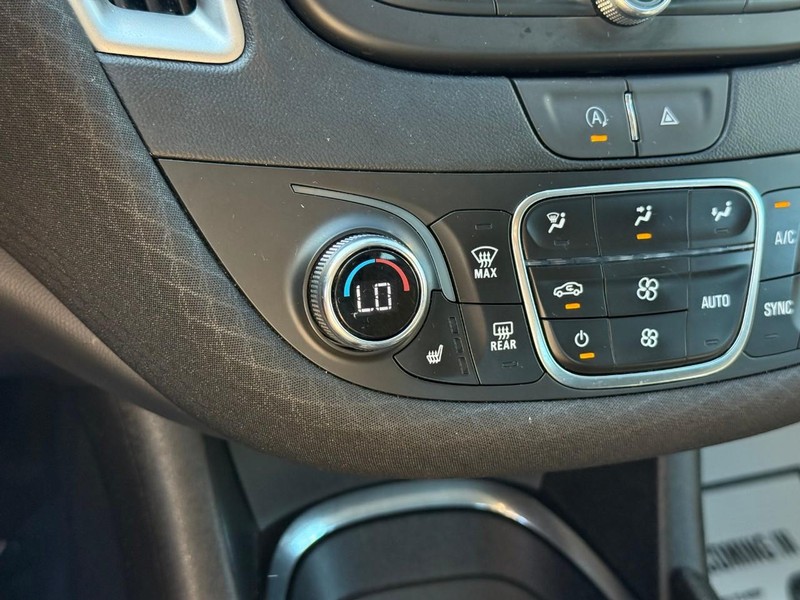 Chevrolet Malibu Vehicle Full-screen Gallery Image 21