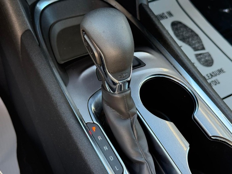 Chevrolet Malibu Vehicle Full-screen Gallery Image 22