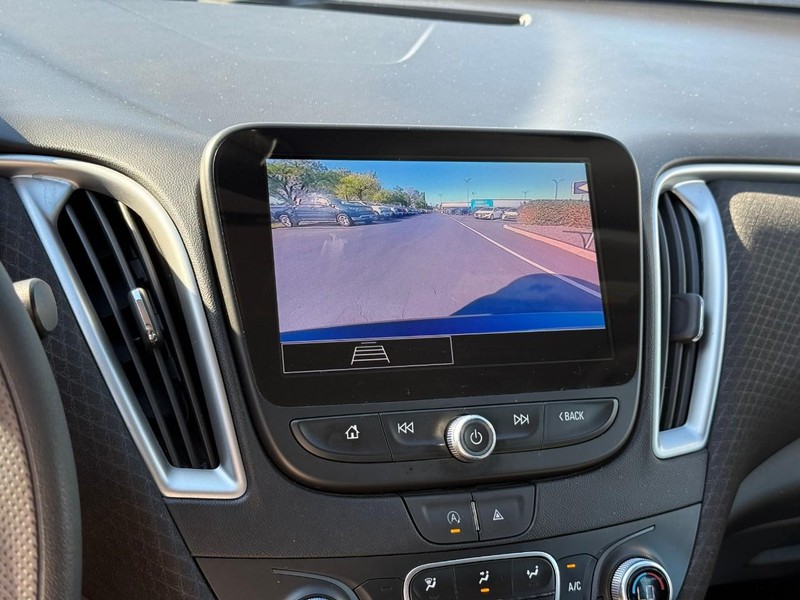 Chevrolet Malibu Vehicle Full-screen Gallery Image 23