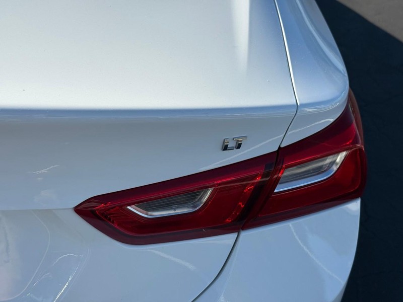 Chevrolet Malibu Vehicle Full-screen Gallery Image 5