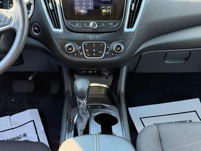 Chevrolet Malibu Vehicle Full-screen Gallery Image 15