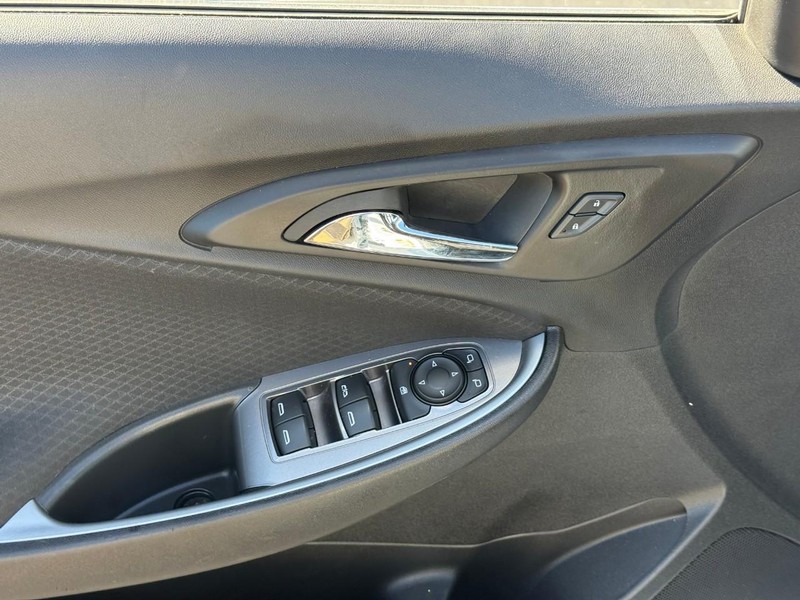 Chevrolet Malibu Vehicle Full-screen Gallery Image 16