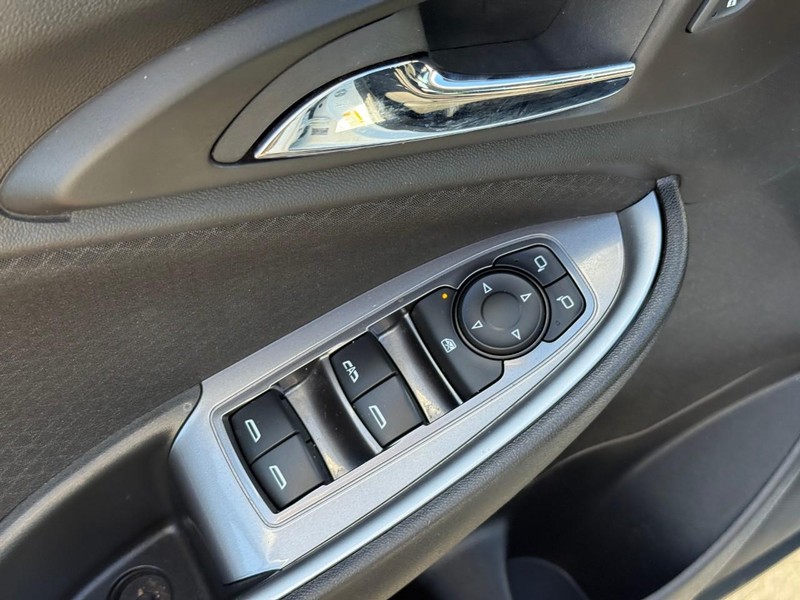 Chevrolet Malibu Vehicle Full-screen Gallery Image 17