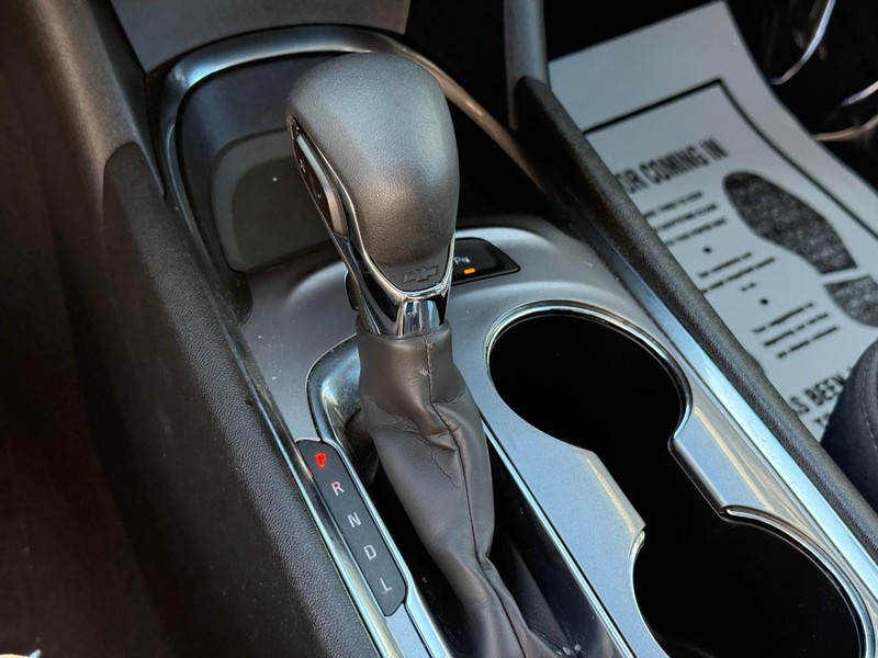 Chevrolet Malibu Vehicle Full-screen Gallery Image 23