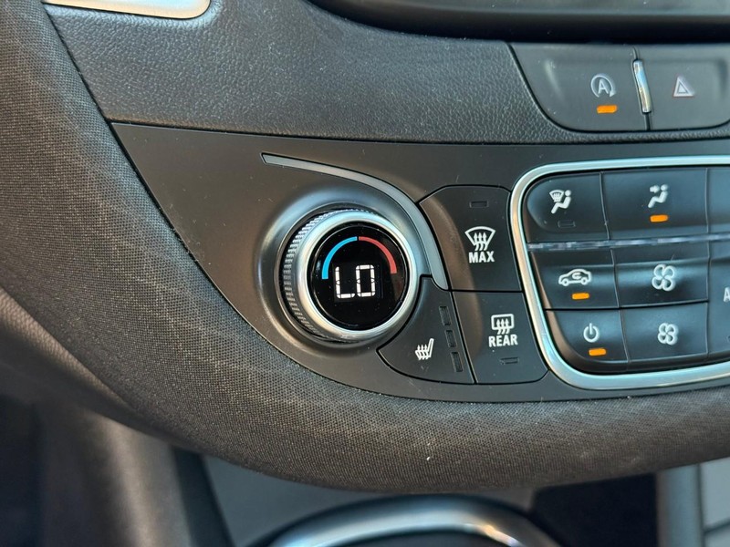 Chevrolet Malibu Vehicle Full-screen Gallery Image 24