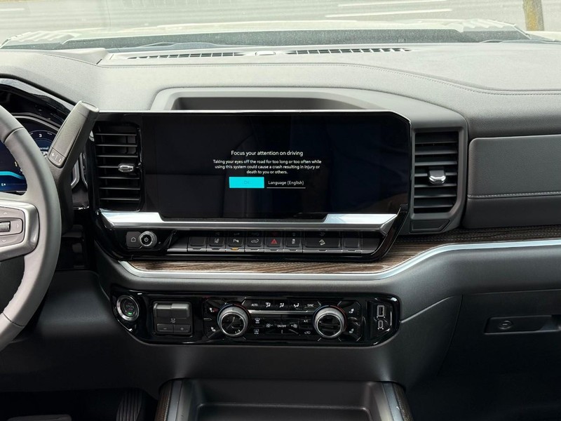 Chevrolet Silverado 2500HD Vehicle Full-screen Gallery Image 9