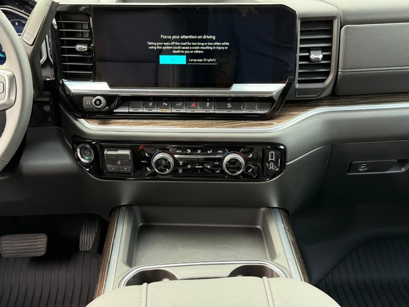 Chevrolet Silverado 2500HD Vehicle Full-screen Gallery Image 10