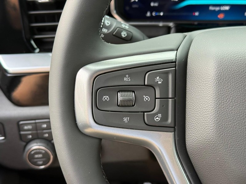 Chevrolet Silverado 2500HD Vehicle Full-screen Gallery Image 14