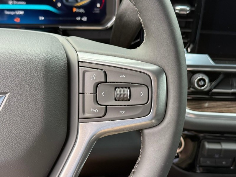 Chevrolet Silverado 2500HD Vehicle Full-screen Gallery Image 15