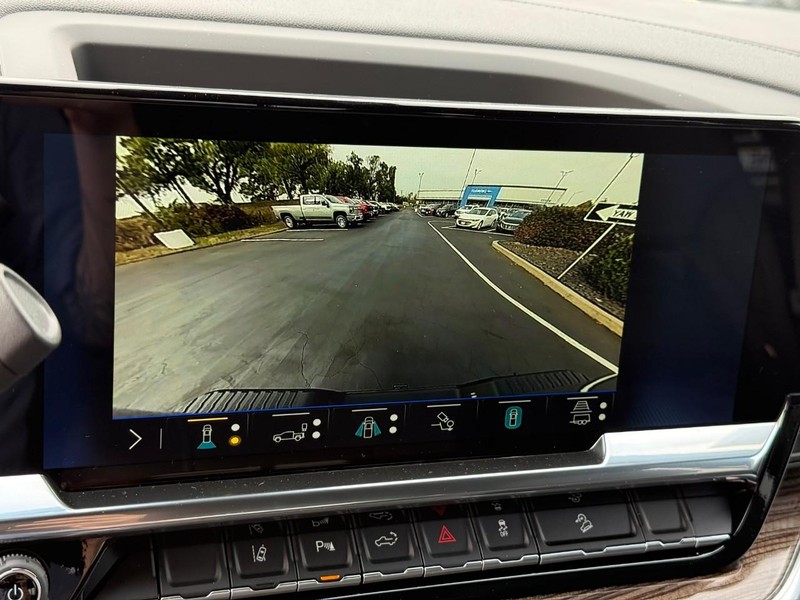 Chevrolet Silverado 2500HD Vehicle Full-screen Gallery Image 17