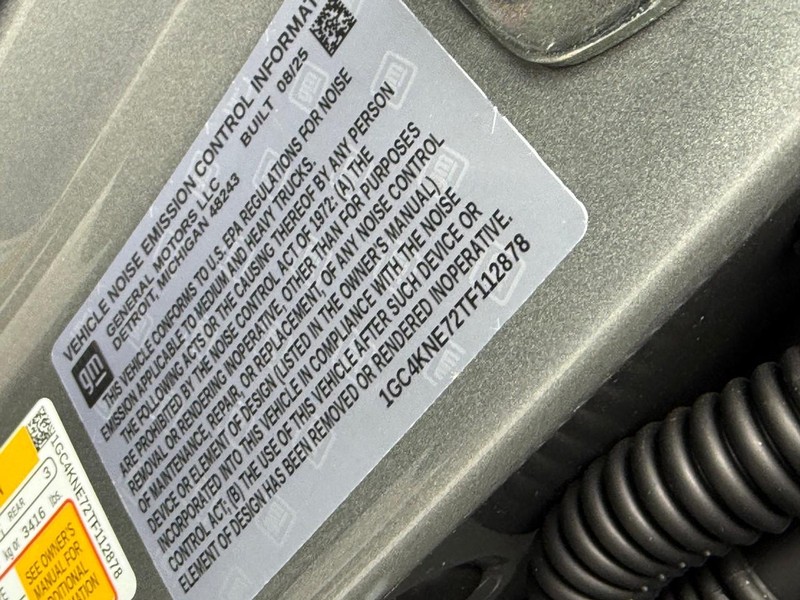 Chevrolet Silverado 2500HD Vehicle Full-screen Gallery Image 18