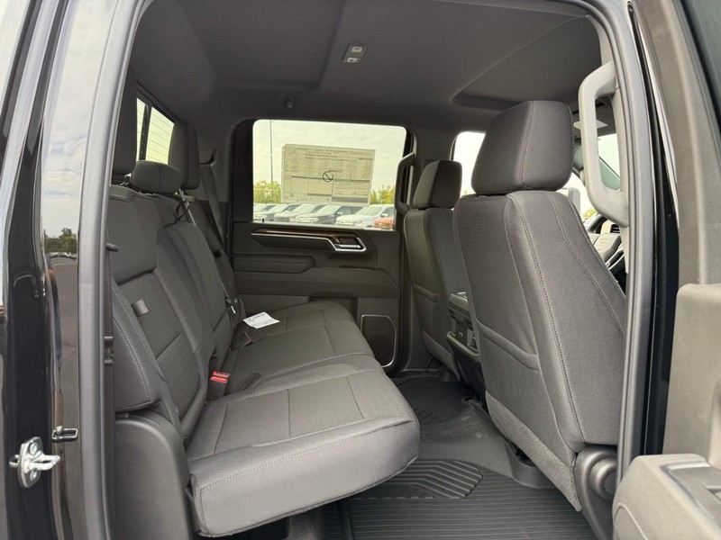 Chevrolet Silverado 2500HD Vehicle Full-screen Gallery Image 5