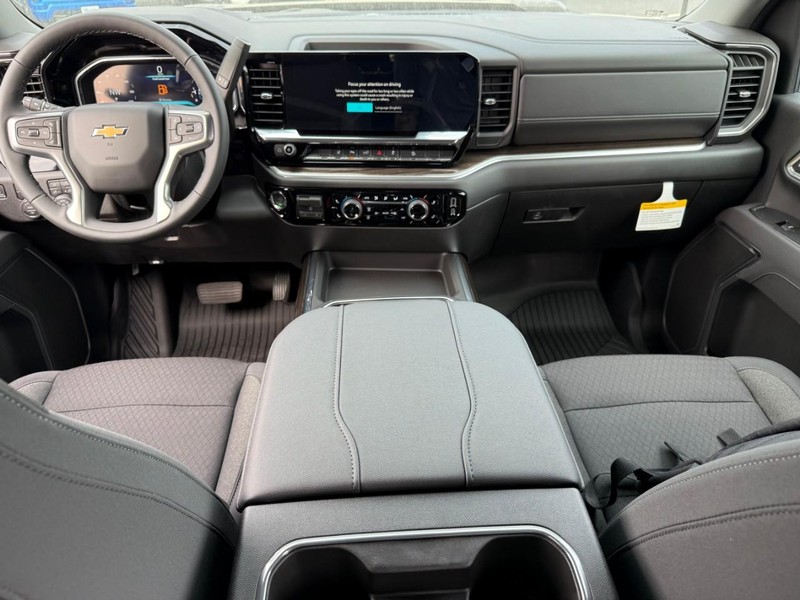 Chevrolet Silverado 2500HD Vehicle Full-screen Gallery Image 6
