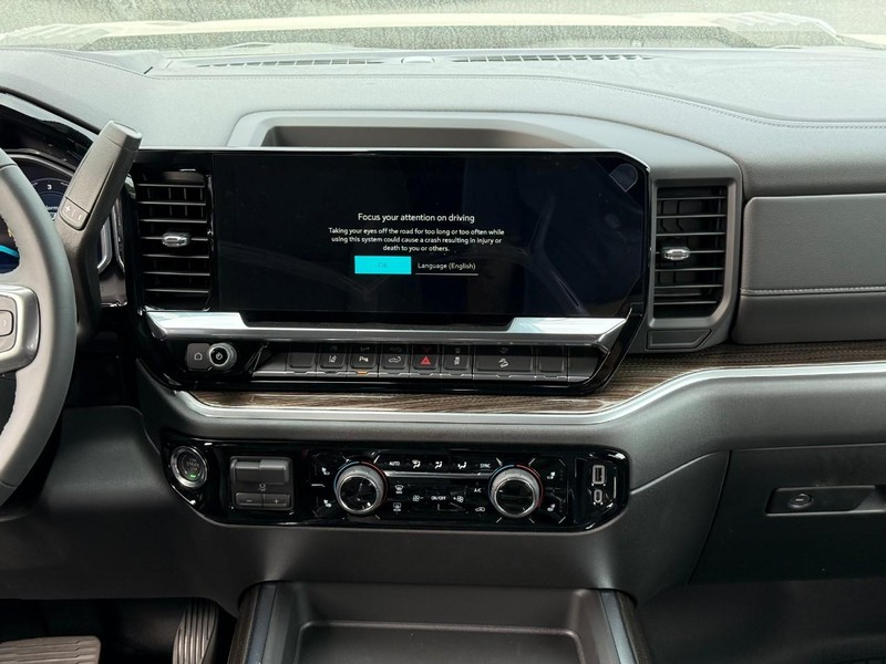 Chevrolet Silverado 2500HD Vehicle Full-screen Gallery Image 8