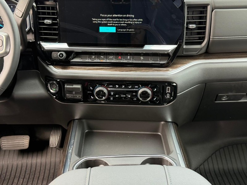 Chevrolet Silverado 2500HD Vehicle Full-screen Gallery Image 9