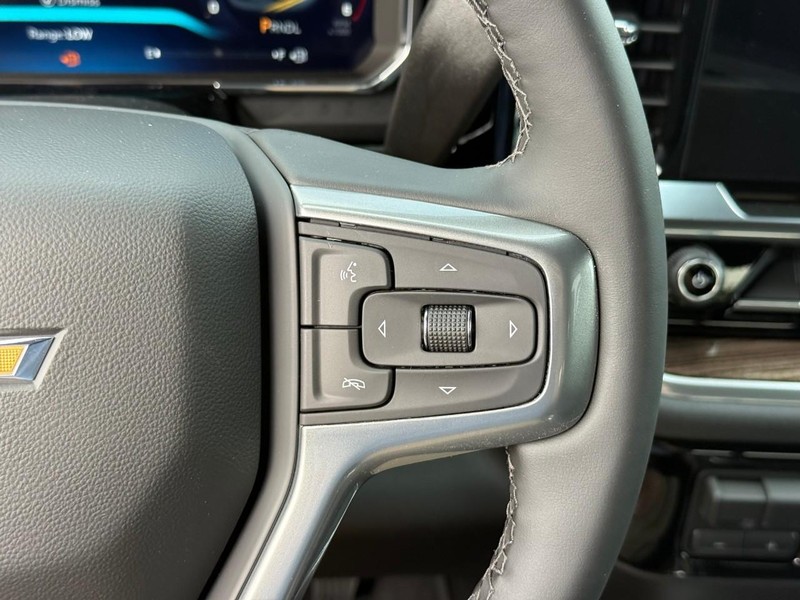 Chevrolet Silverado 2500HD Vehicle Full-screen Gallery Image 14