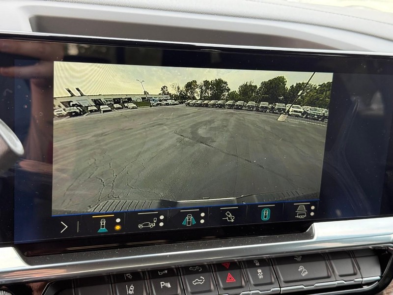 Chevrolet Silverado 2500HD Vehicle Full-screen Gallery Image 16