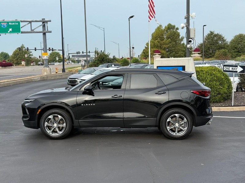 Chevrolet Blazer Vehicle Full-screen Gallery Image 2