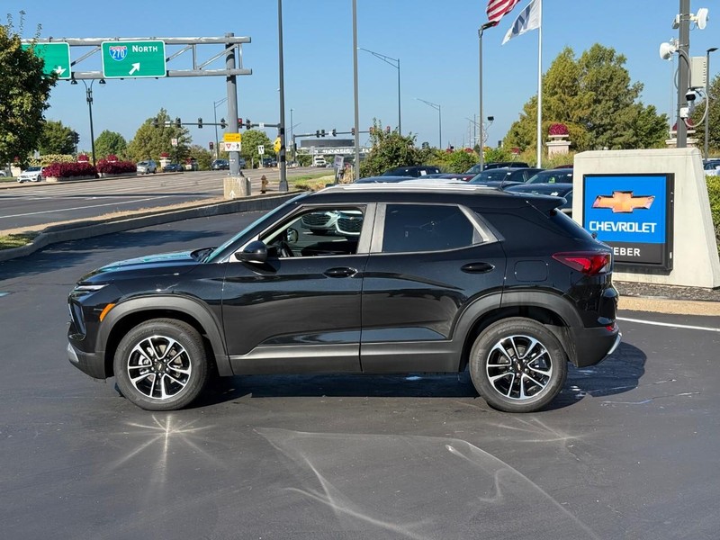 Chevrolet Trailblazer Vehicle Full-screen Gallery Image 2