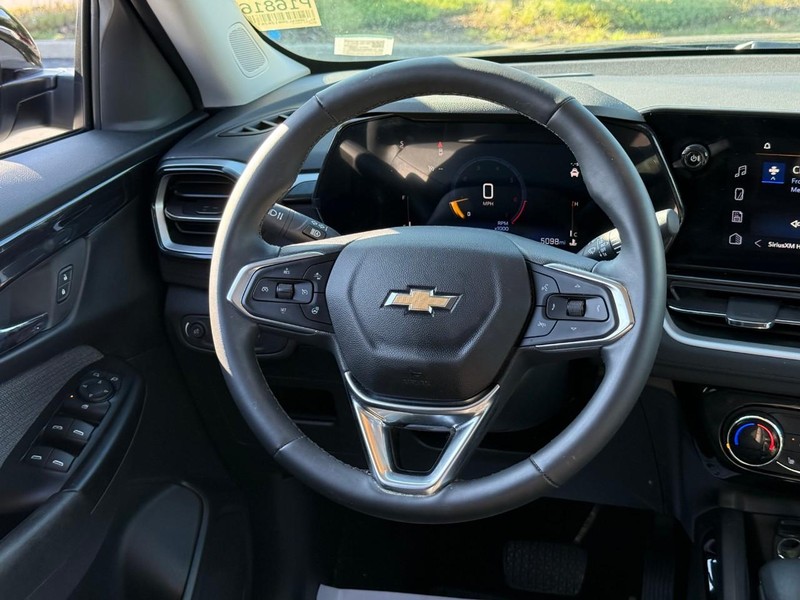 Chevrolet Trailblazer Vehicle Full-screen Gallery Image 13