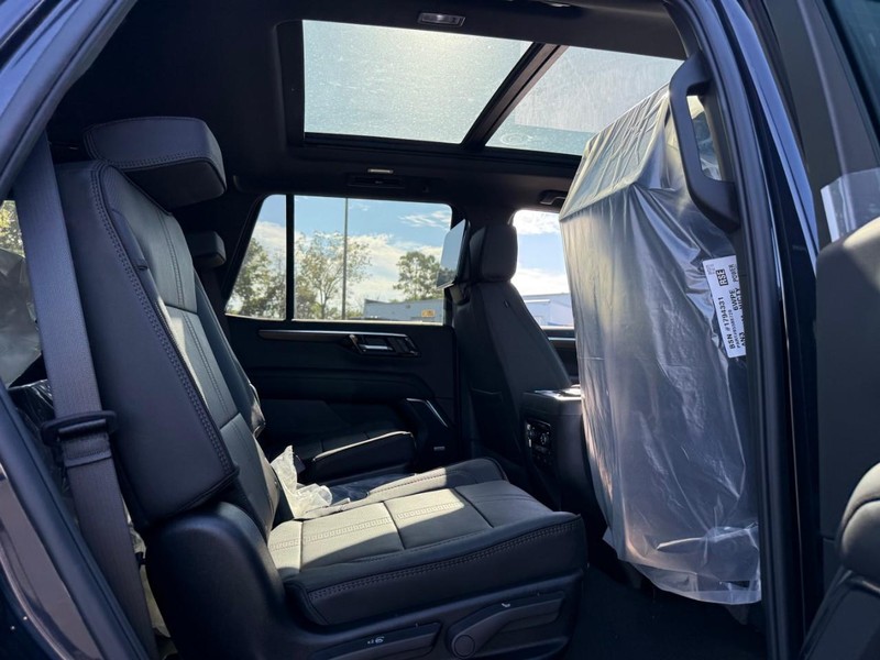 Chevrolet Tahoe Vehicle Full-screen Gallery Image 5