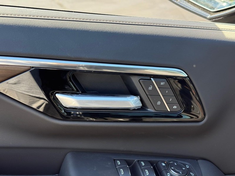 Chevrolet Tahoe Vehicle Full-screen Gallery Image 11