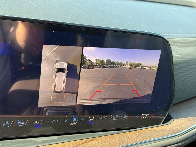 Chevrolet Tahoe Vehicle Full-screen Gallery Image 17