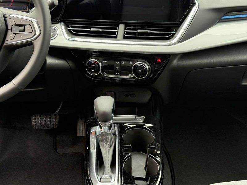 Chevrolet Trax Vehicle Full-screen Gallery Image 9