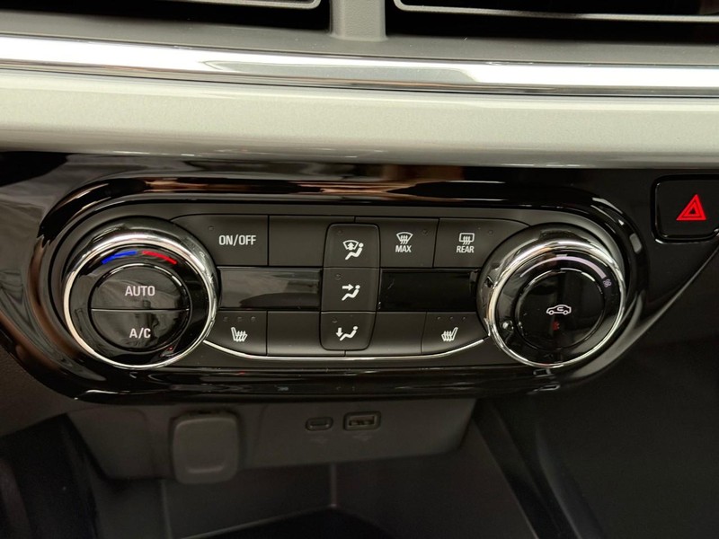 Chevrolet Trax Vehicle Full-screen Gallery Image 16