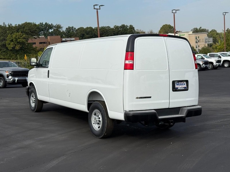 Chevrolet Express Cargo Van Vehicle Full-screen Gallery Image 3