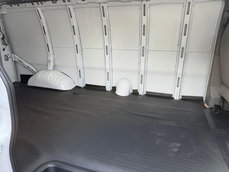 Chevrolet Express Cargo Van Vehicle Full-screen Gallery Image 5