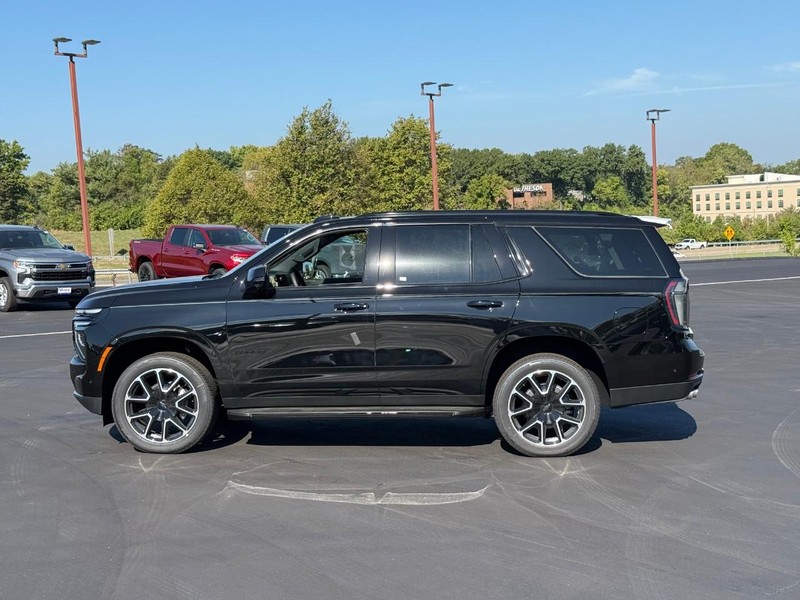 Chevrolet Tahoe Vehicle Full-screen Gallery Image 2